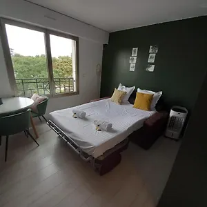 Apparemment Chaleureux Au 16 ème Arrondissement De à 10 Min Dz La Tour Eiffel Appartement