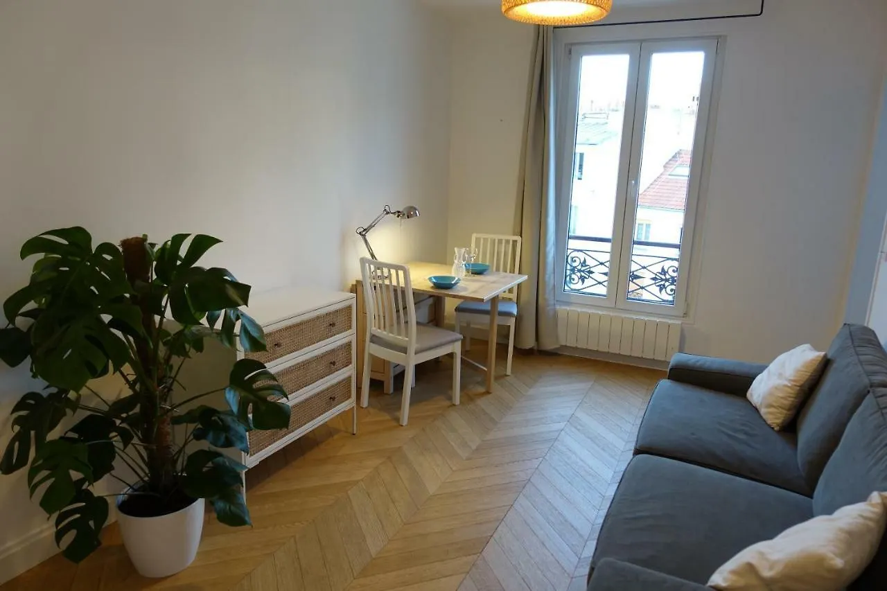 Sunny&quiet apartment Paris